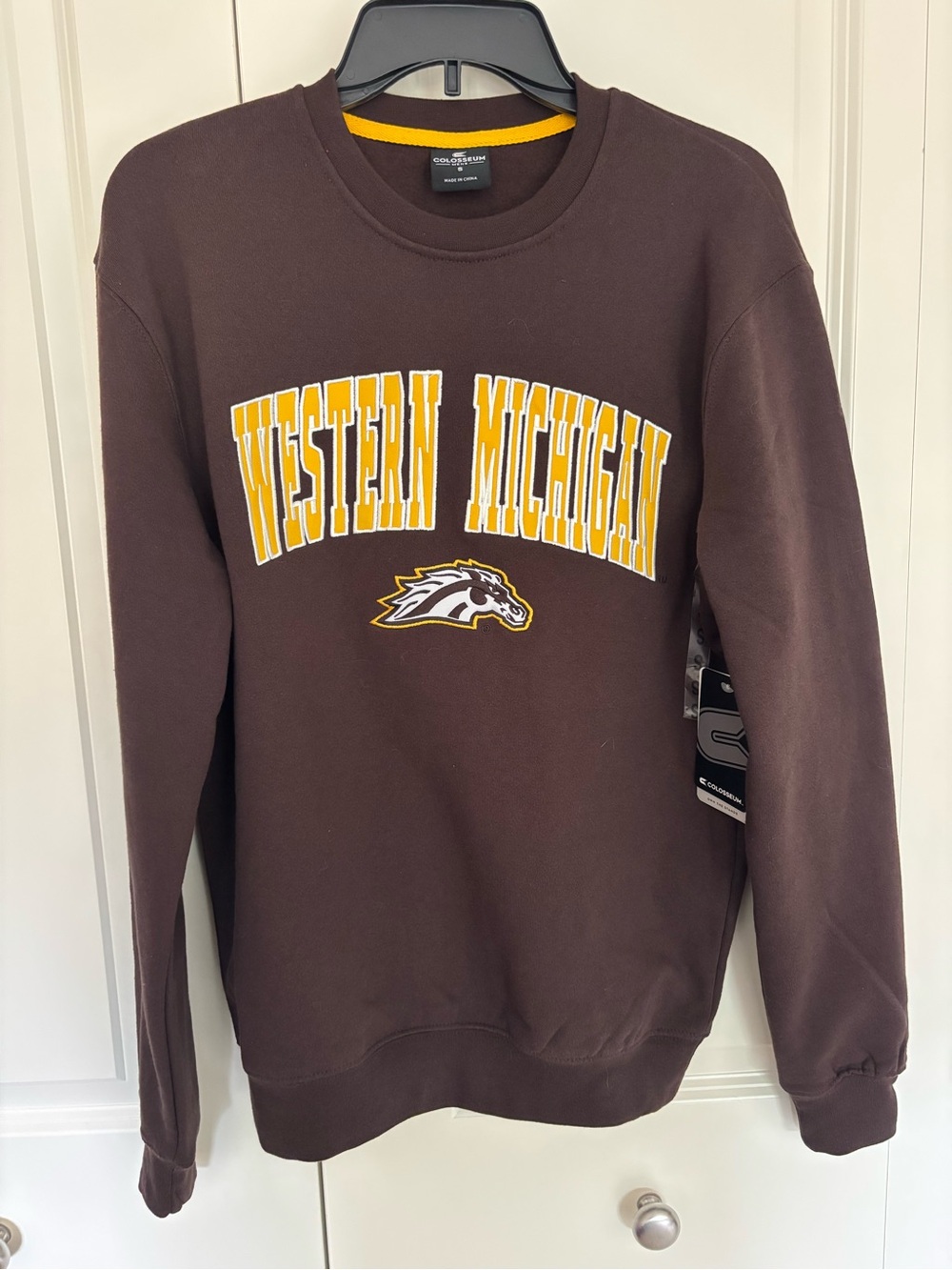 Men’s (unisex) Colosseum western Michigan crewneck sweatshirt small. NWT.